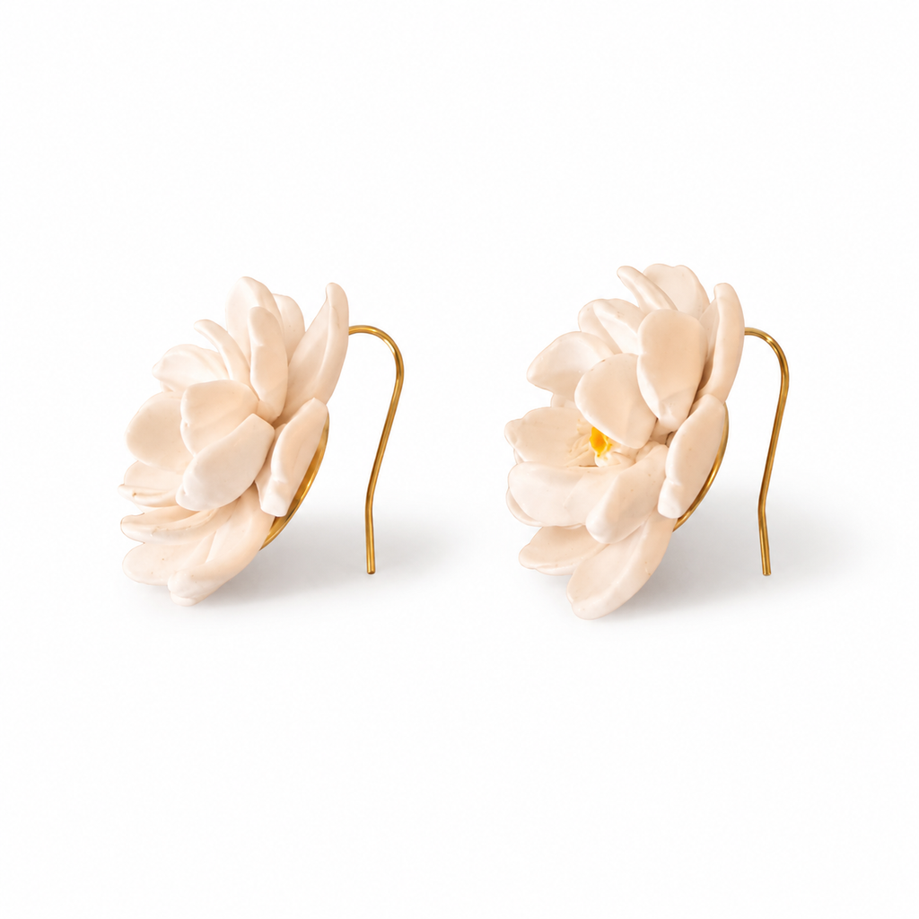 Gardenia Stud With Hook