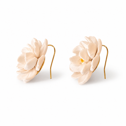 Gardenia Stud With Hook